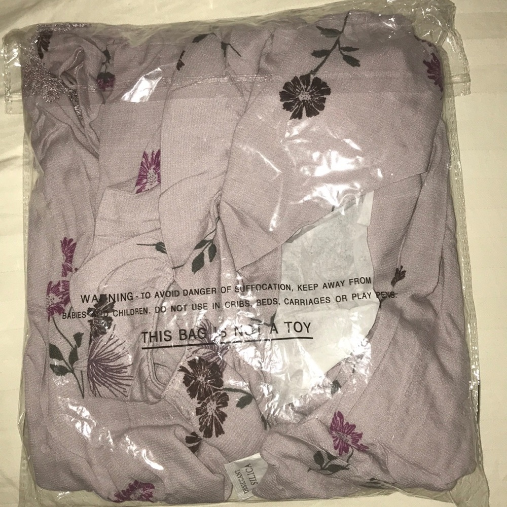 En Creme floral lavender v neck plunge romper - Picture 4 of 4